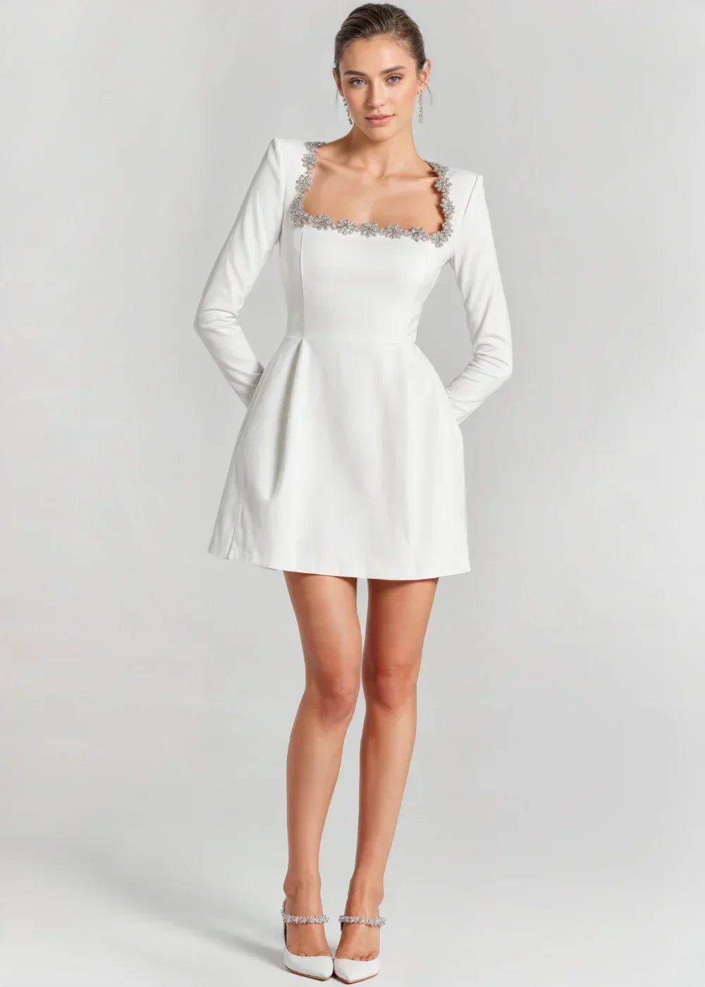 Margaux | Robe courte en velours à encolure bijou — Amielle Paris