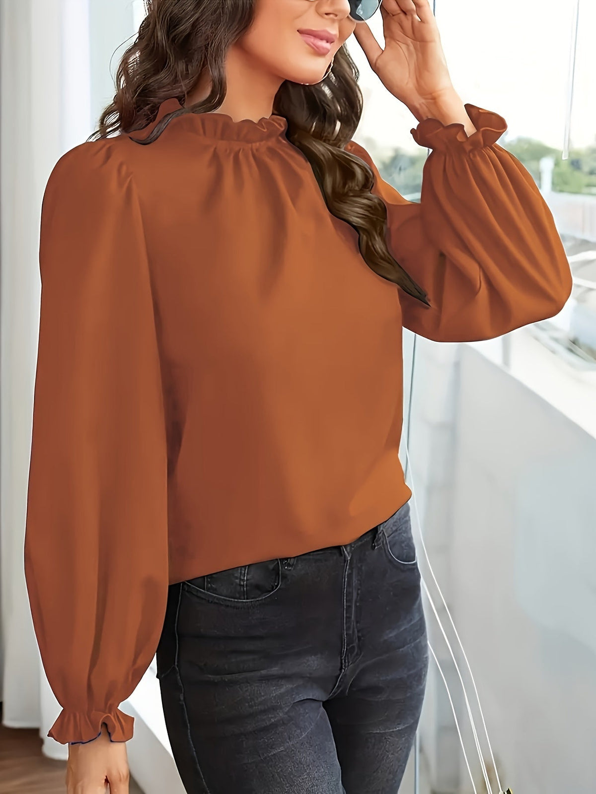 Cosette | Blouse à col volanté et manches bouffantes — Amielle Paris