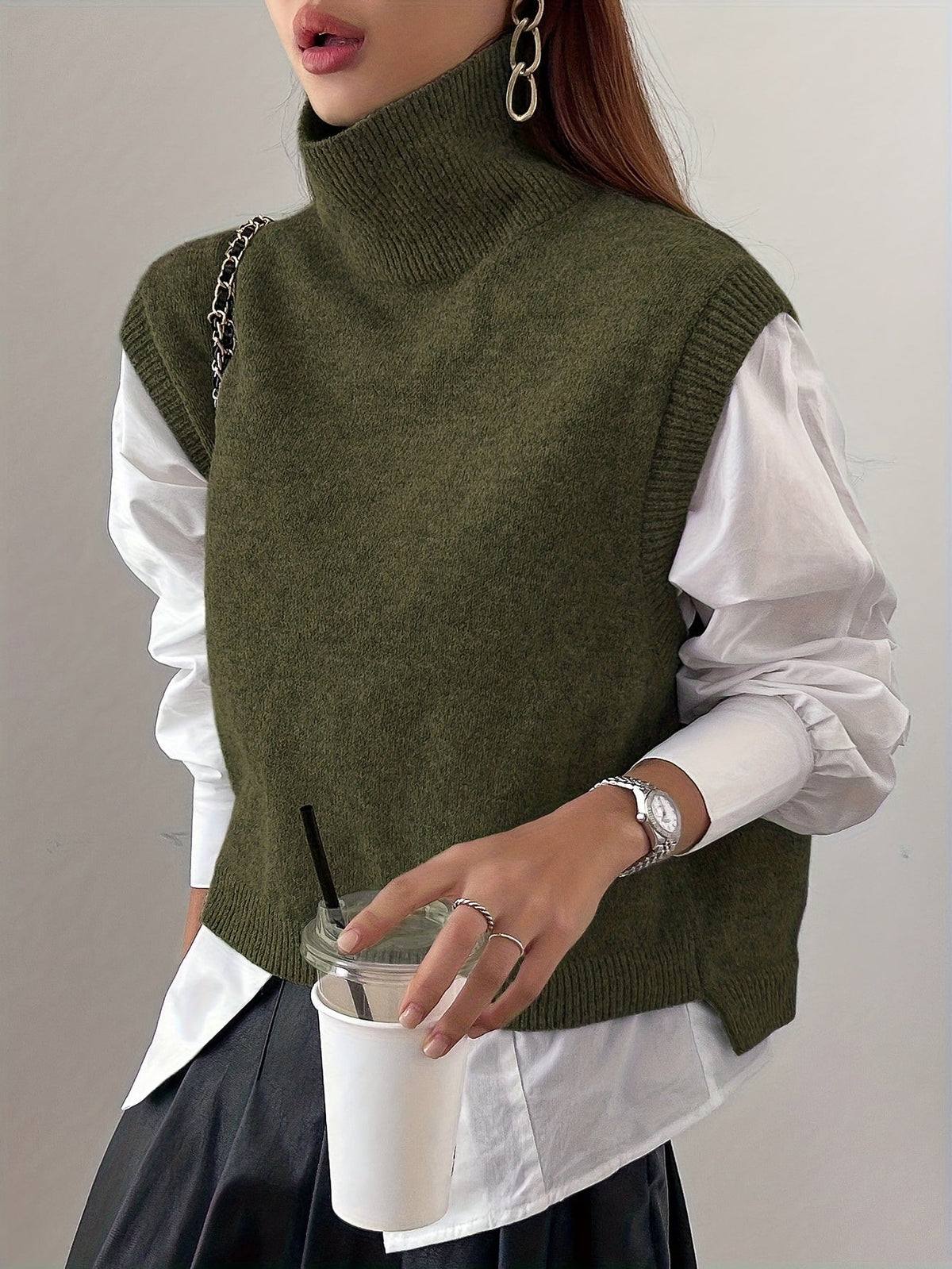 Pull sans manches à col roulé et fentes — Amielle Paris