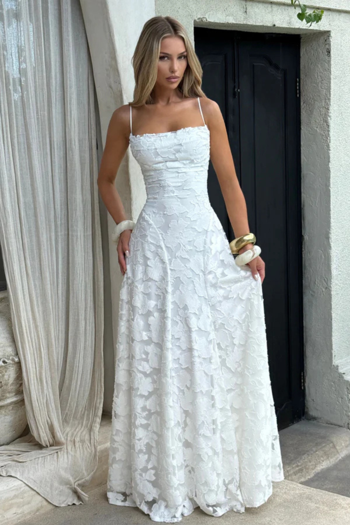 Violaine — Robe longue à fleurs en relief — Amielle Paris