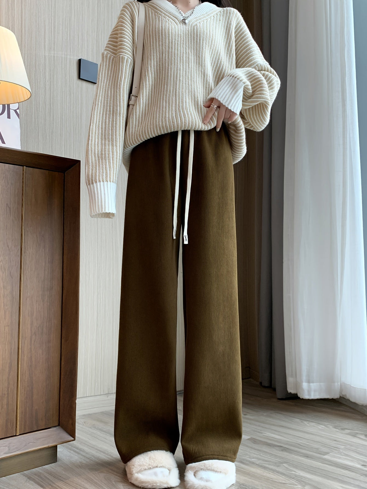 Pantalon large en velours à revers duveteux — Amielle Paris