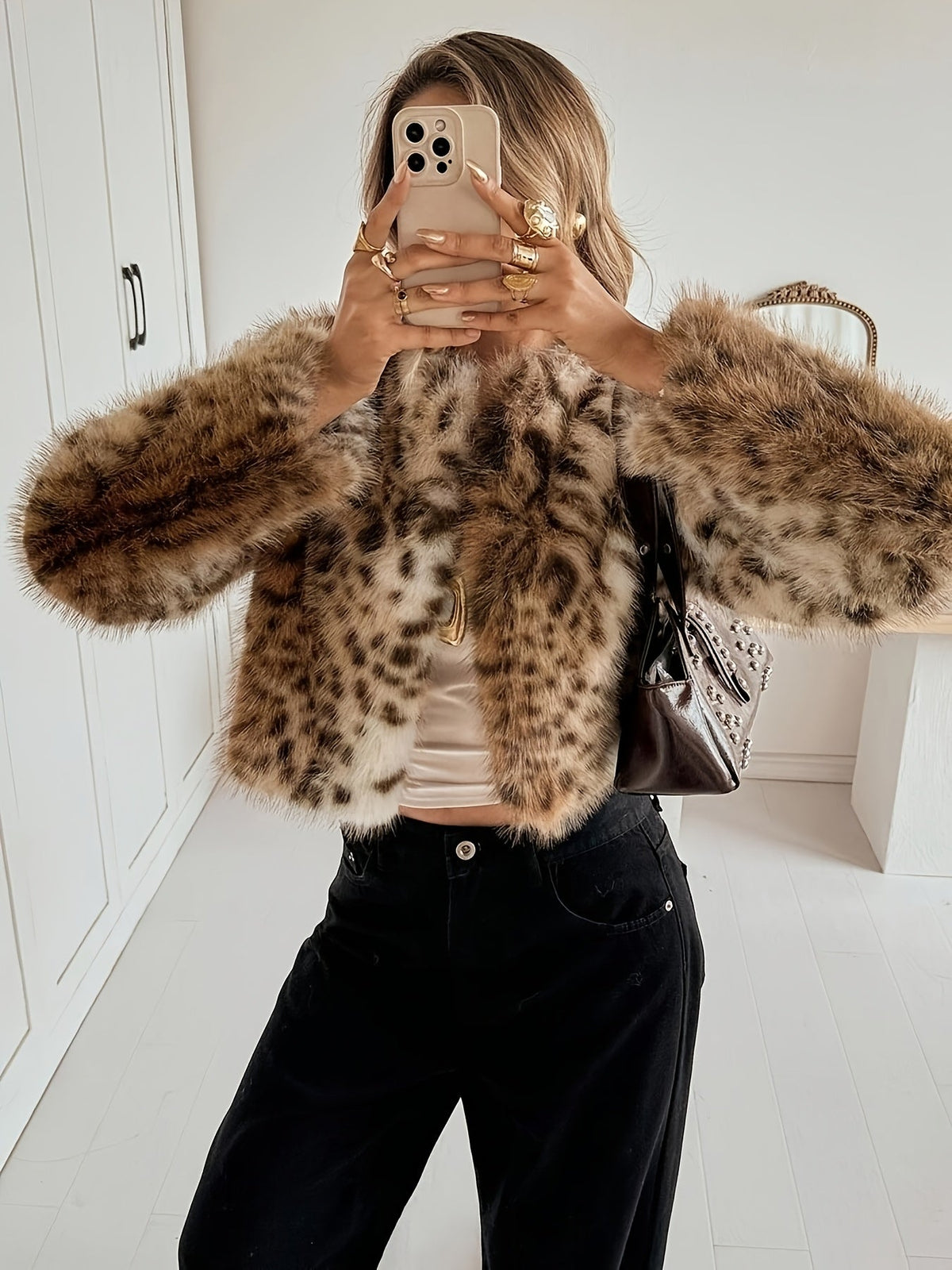 Veste courte léopard en fausse fourrure — Amielle Paris