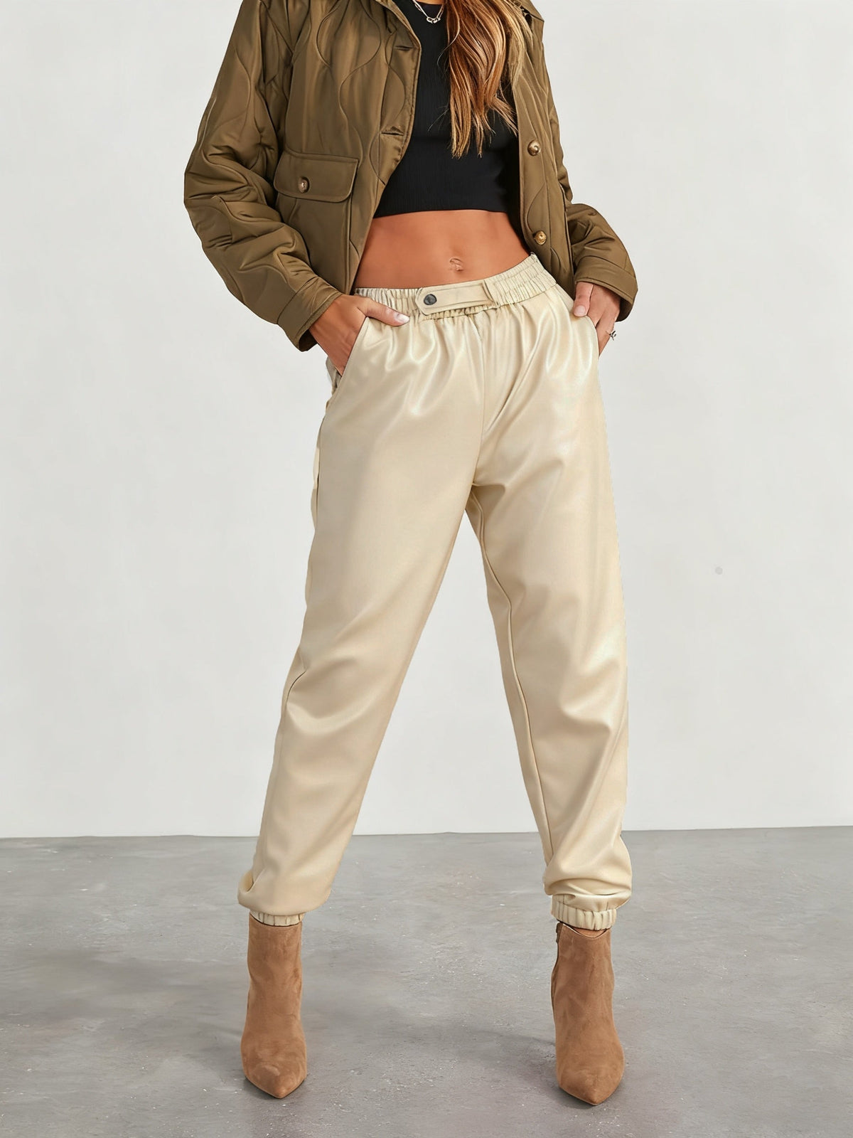 Pantalon aspect cuir à taille et chevilles élastiquées — Amielle Paris