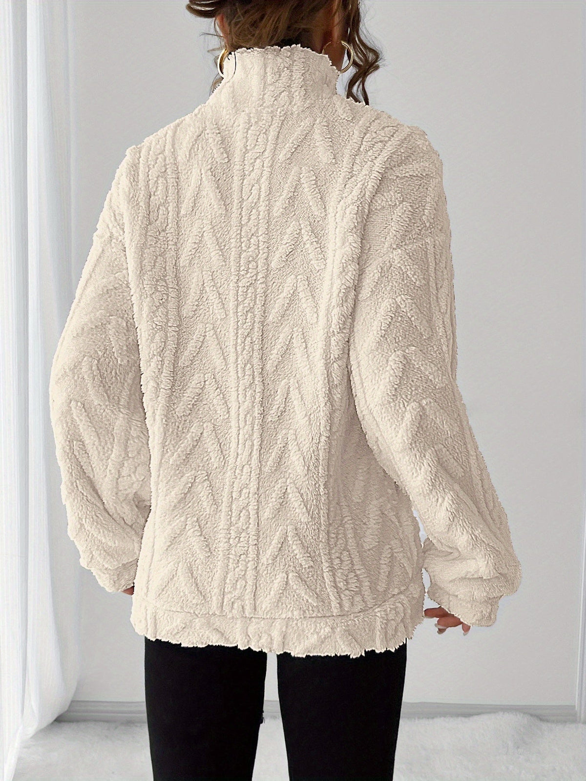 Pull à torsades et texture duveteuse — Amielle Paris