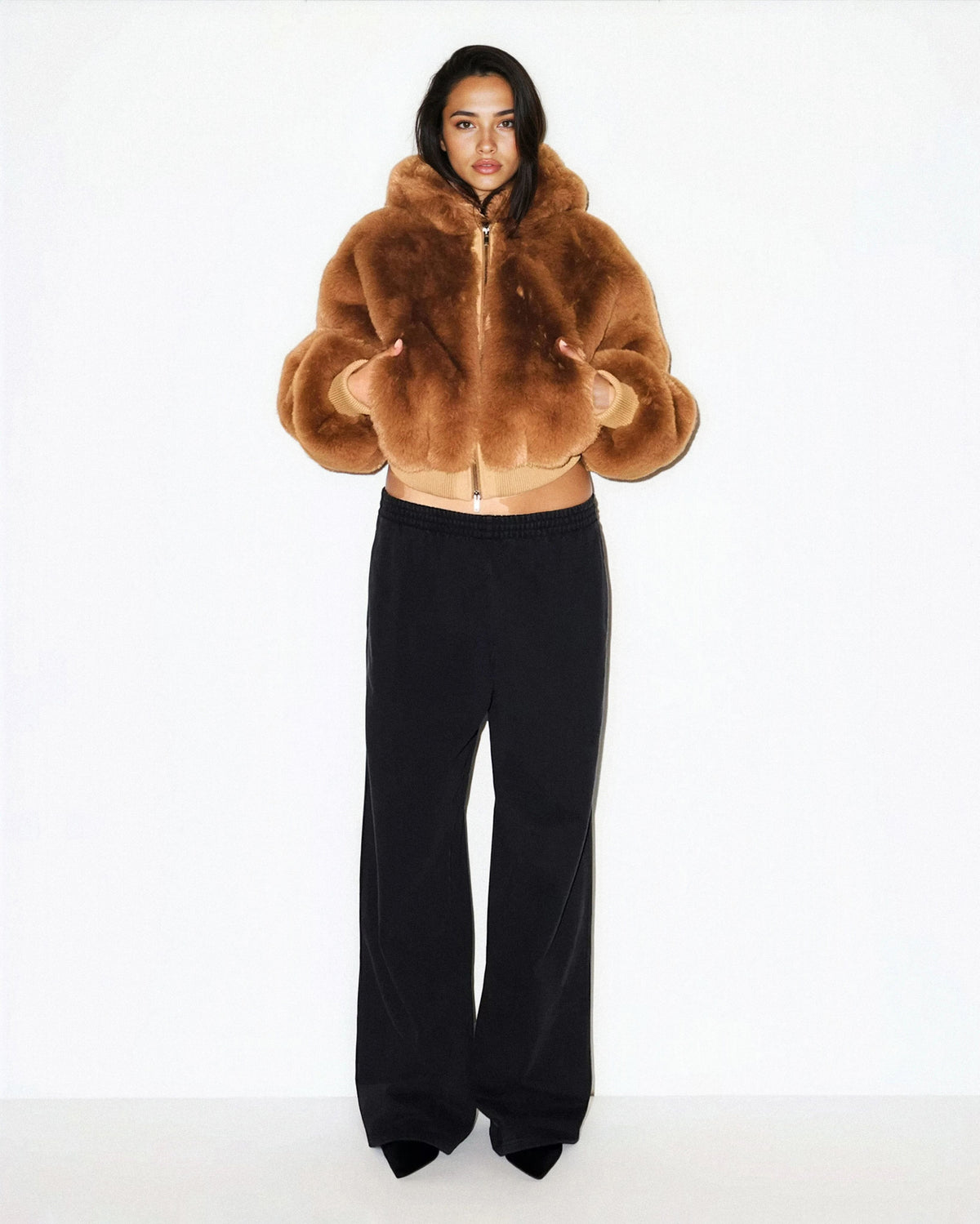 Elara — Blouson court en fausse fourrure — vue 8