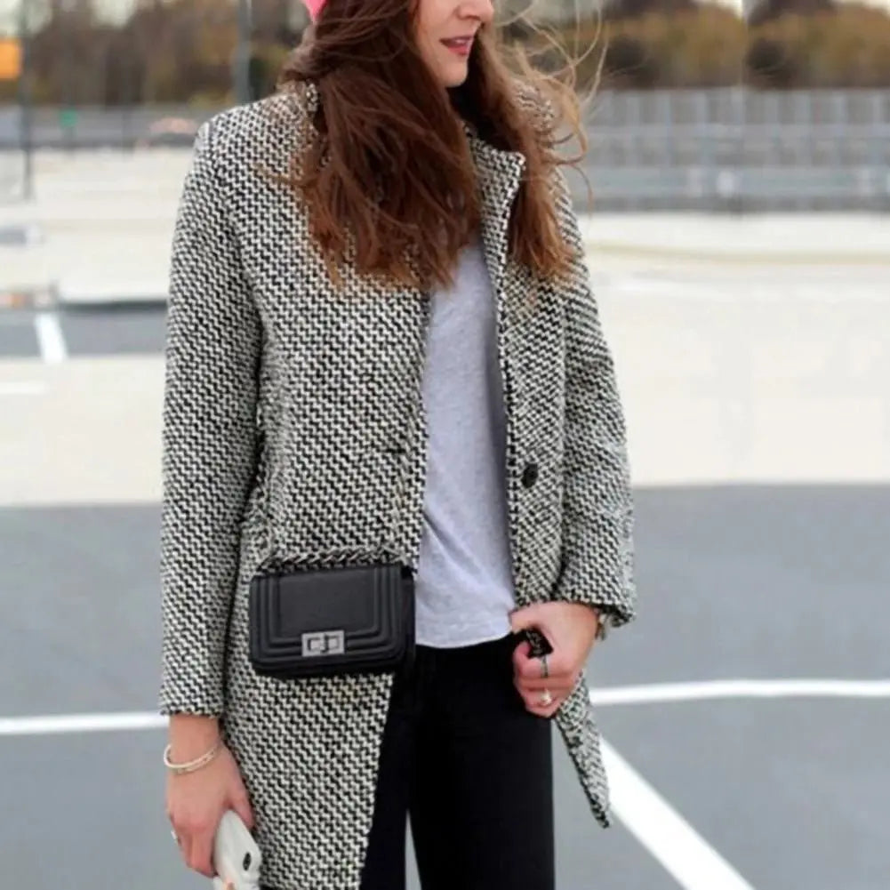 Paula — Manteau long texturé à coupe structurée — Amielle Paris
