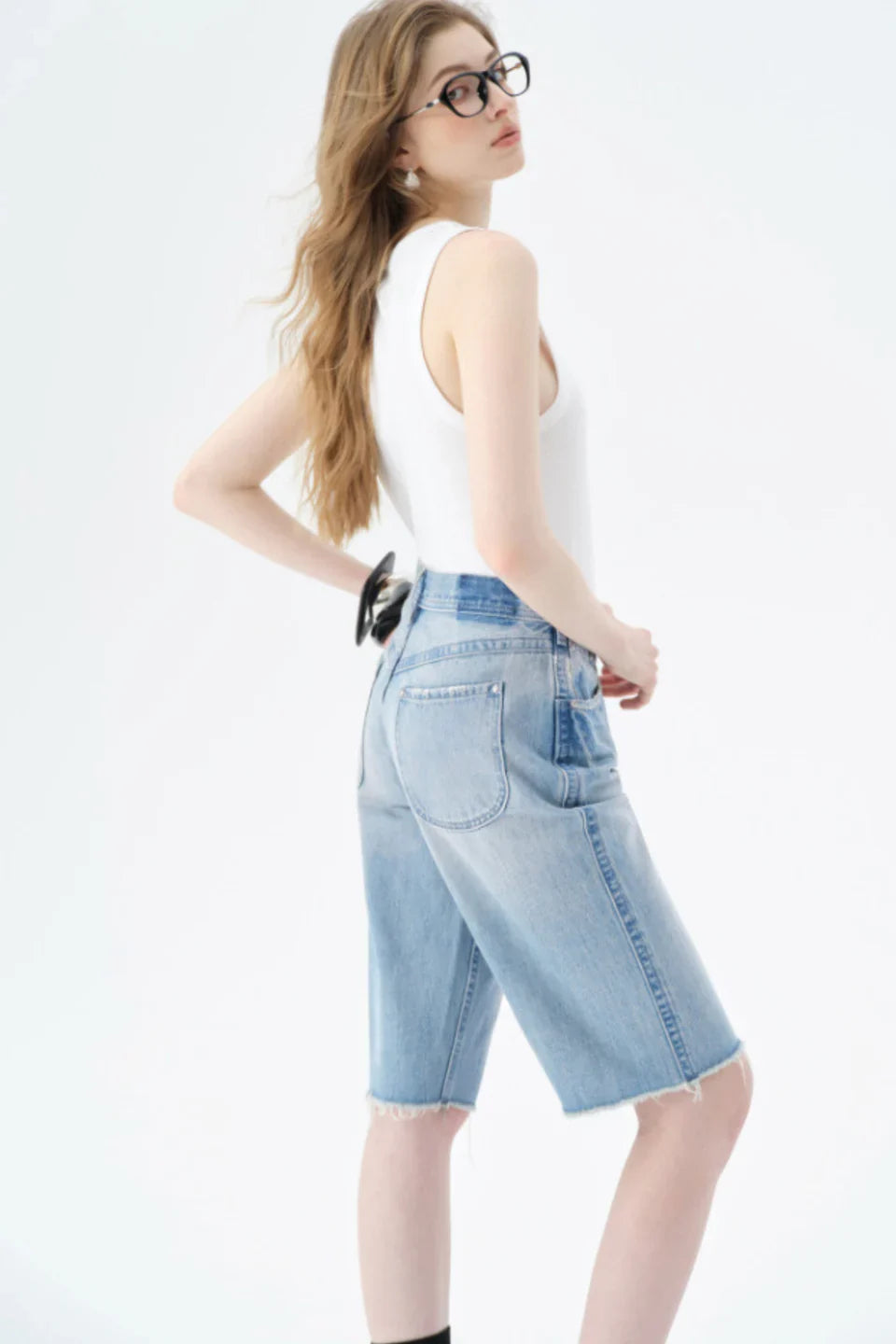 Bermuda en jean à ourlets effilochés — Nelly — Amielle Paris