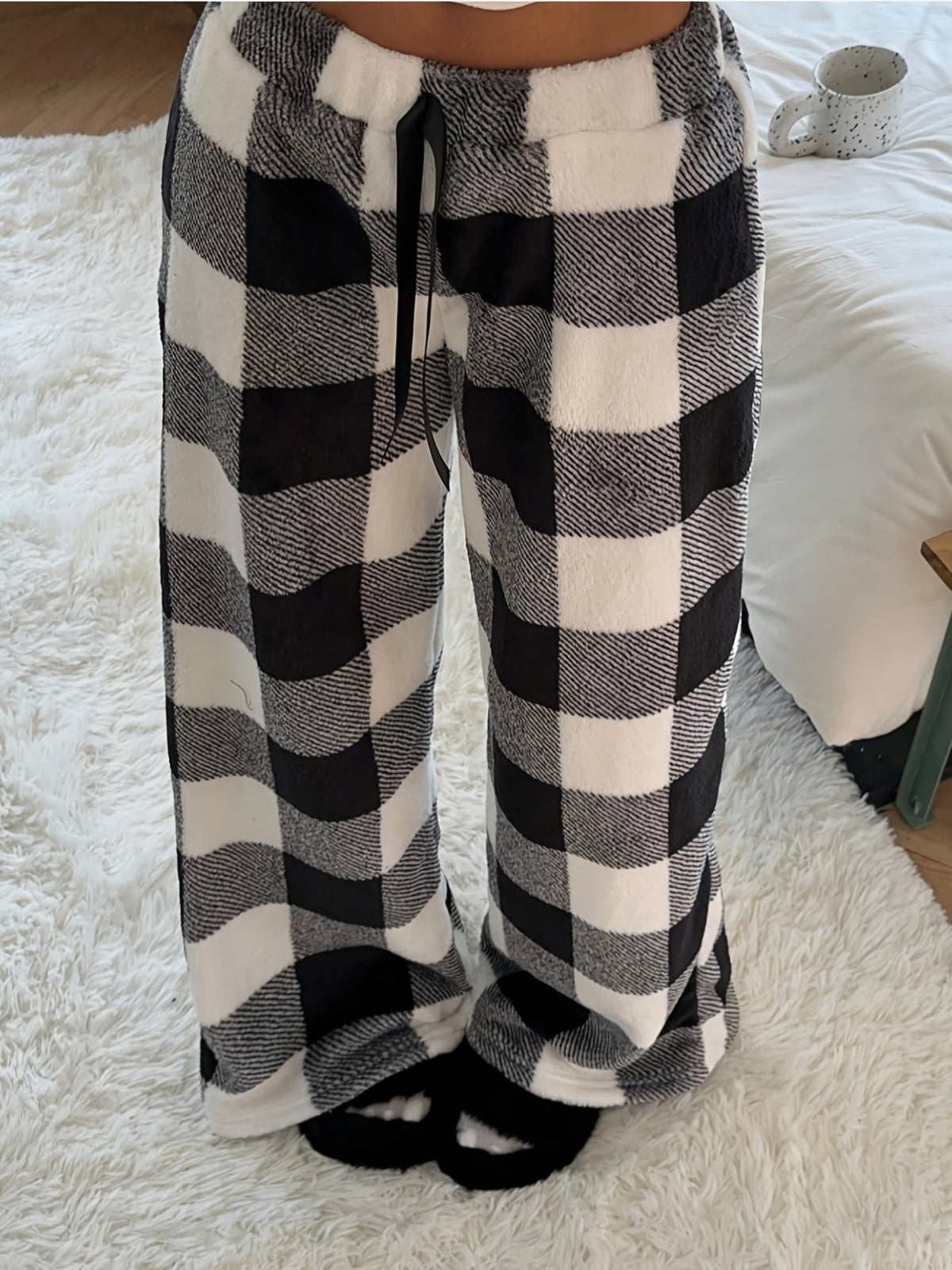 Pantalon large à carreaux en maille peluche — Amielle Paris