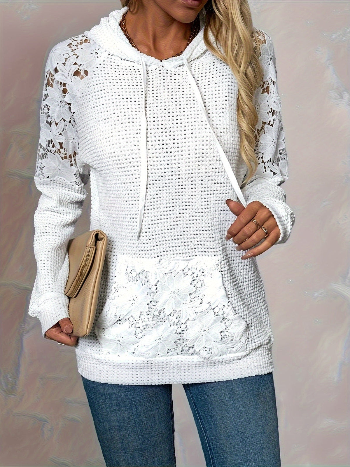 Pull à capuche en maille gaufrée et dentelle — Amielle Paris