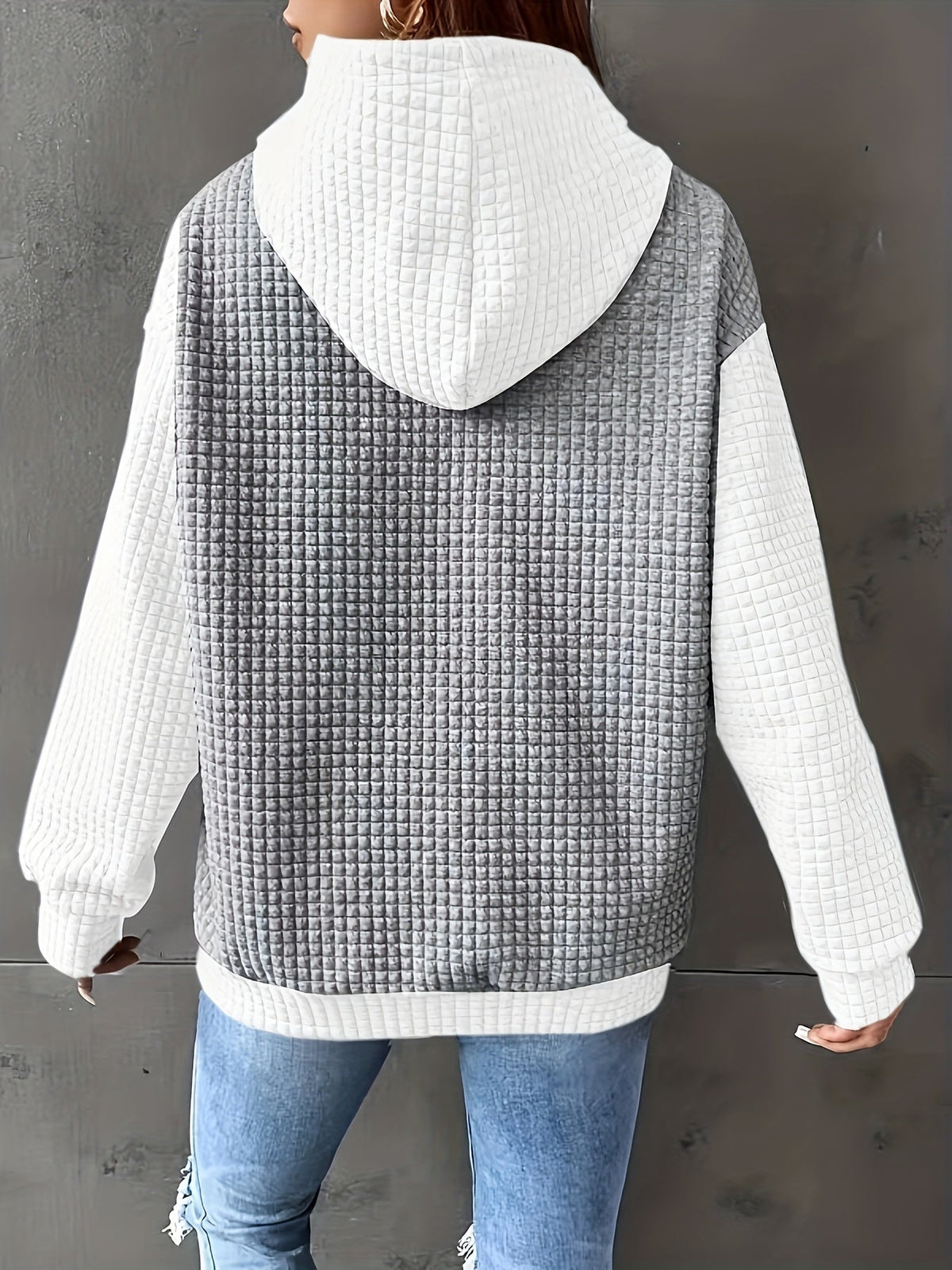 Pull bicolore à capuche en maille gaufrée — Amielle Paris