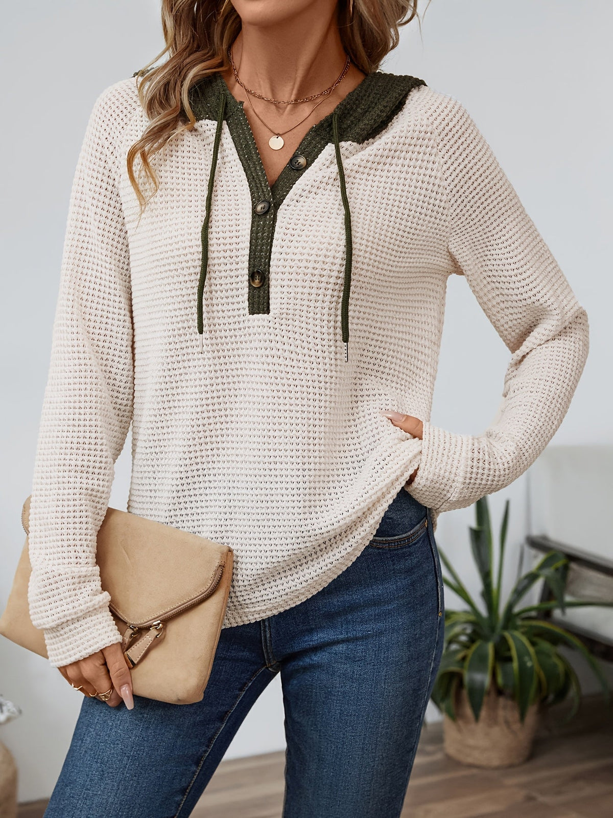 Pull gaufré à capuche contrastée — Amielle Paris
