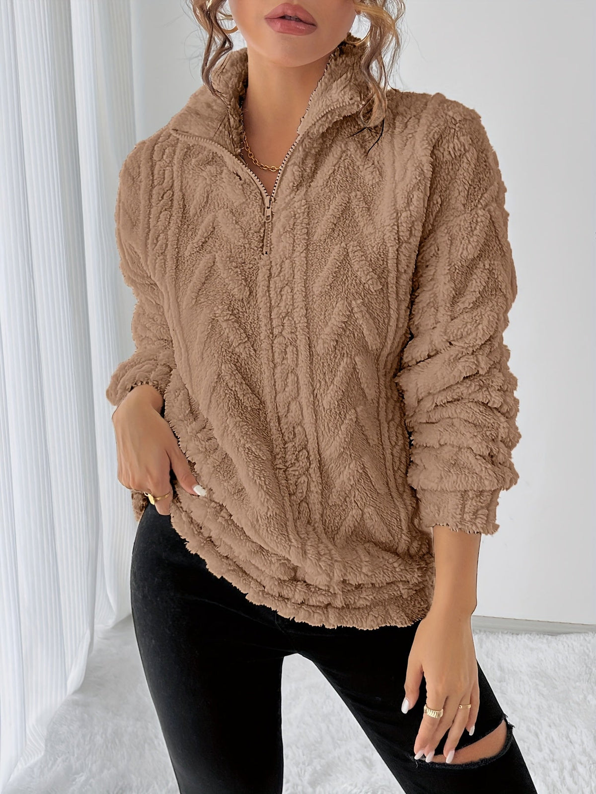 Pull à torsades et texture duveteuse — Amielle Paris
