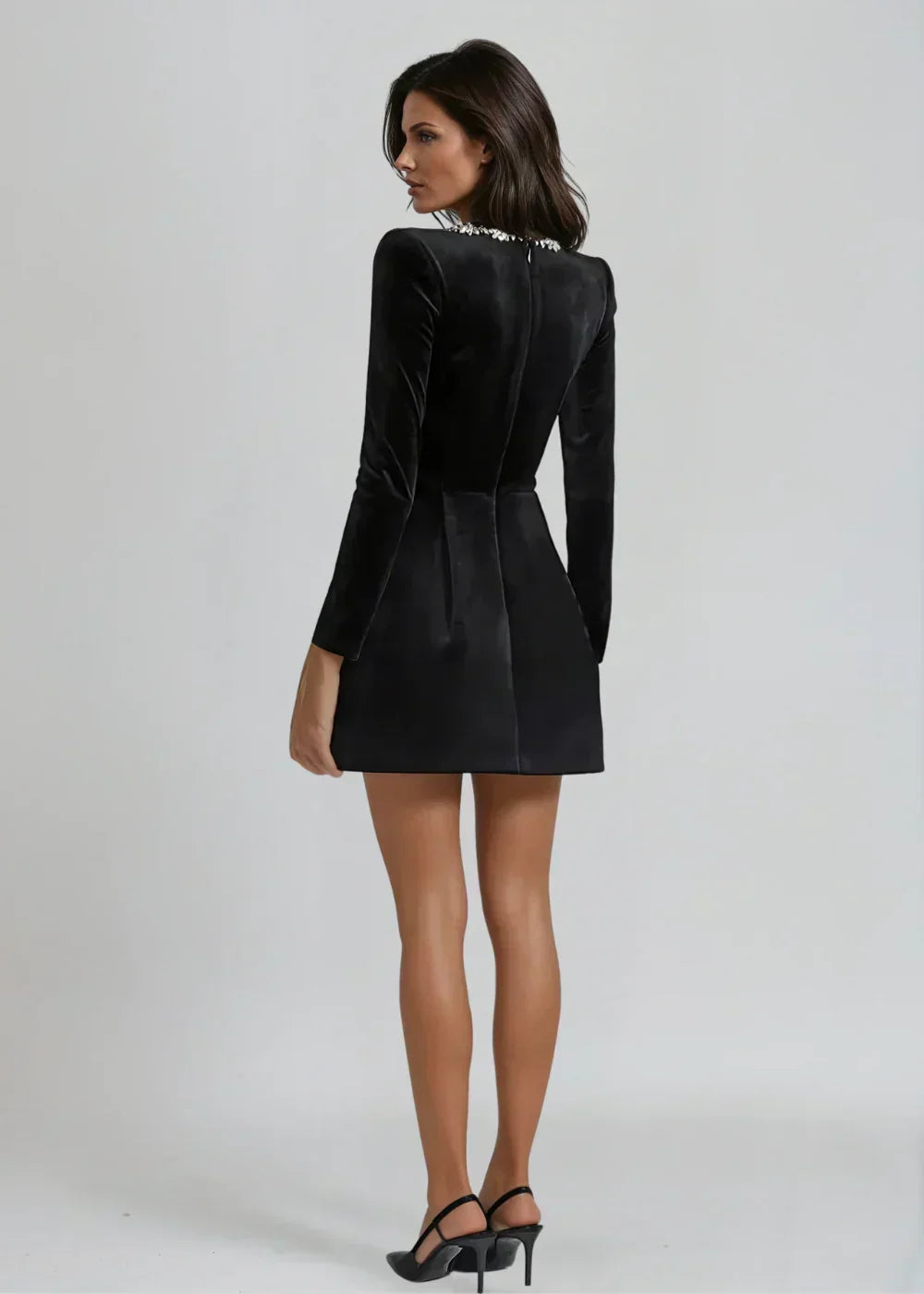 Margaux | Robe courte en velours à encolure bijou — Amielle Paris
