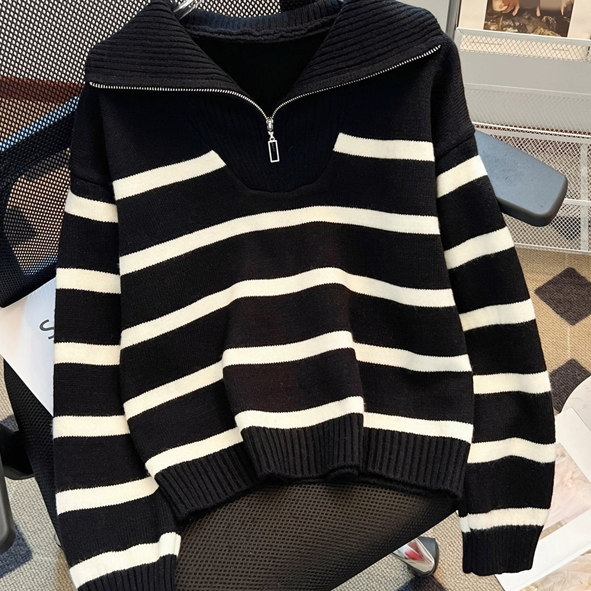 Perrine | Pull rayé à col partiellement zippé — Amielle Paris