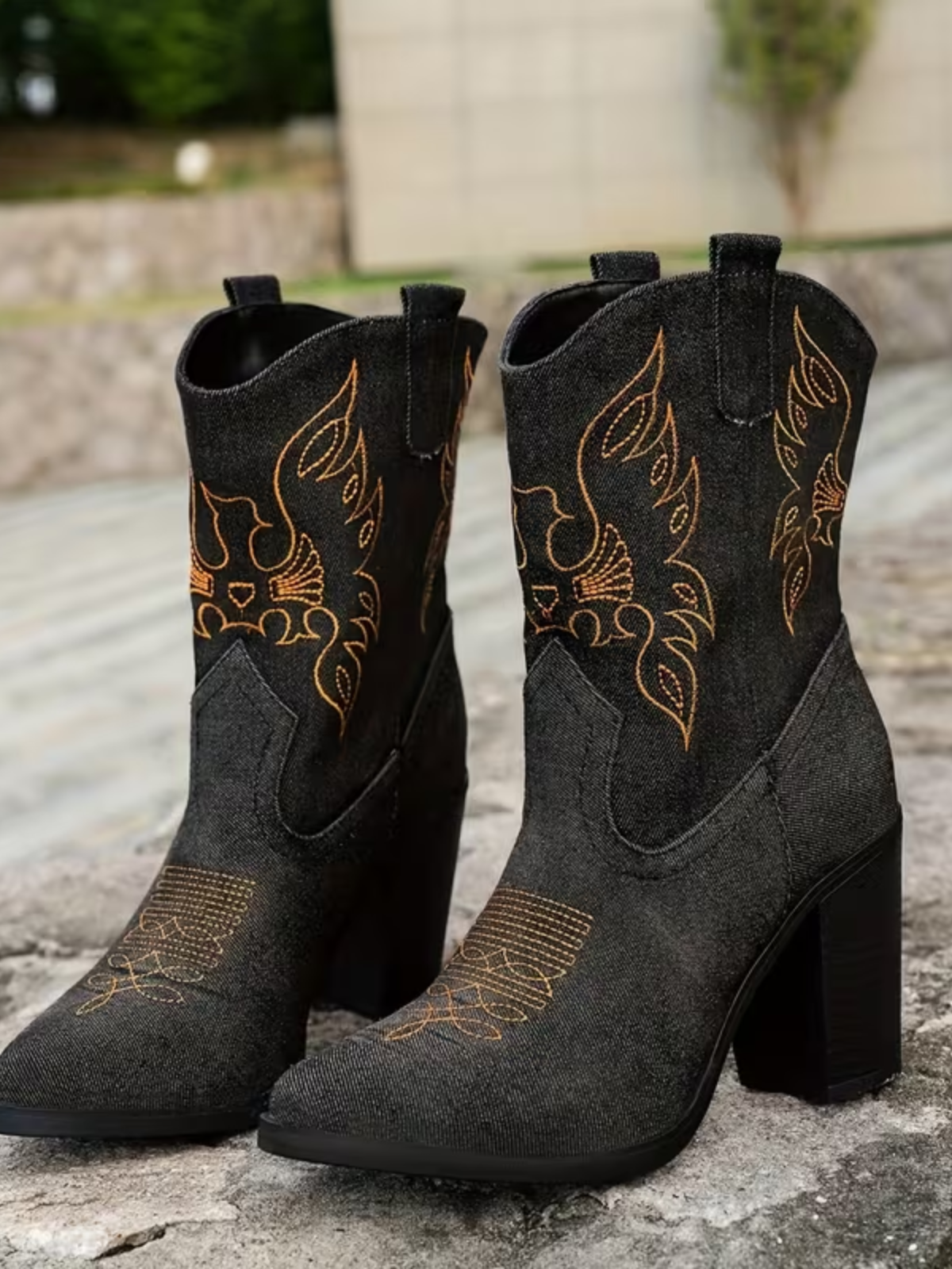 Bottines western en denim brodé Avessa — Amielle Paris
