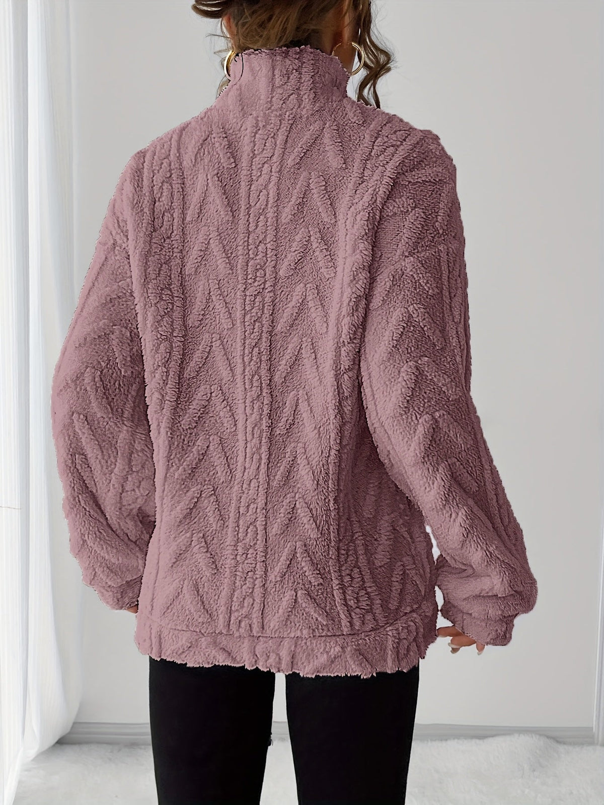 Pull à torsades et texture duveteuse — Amielle Paris
