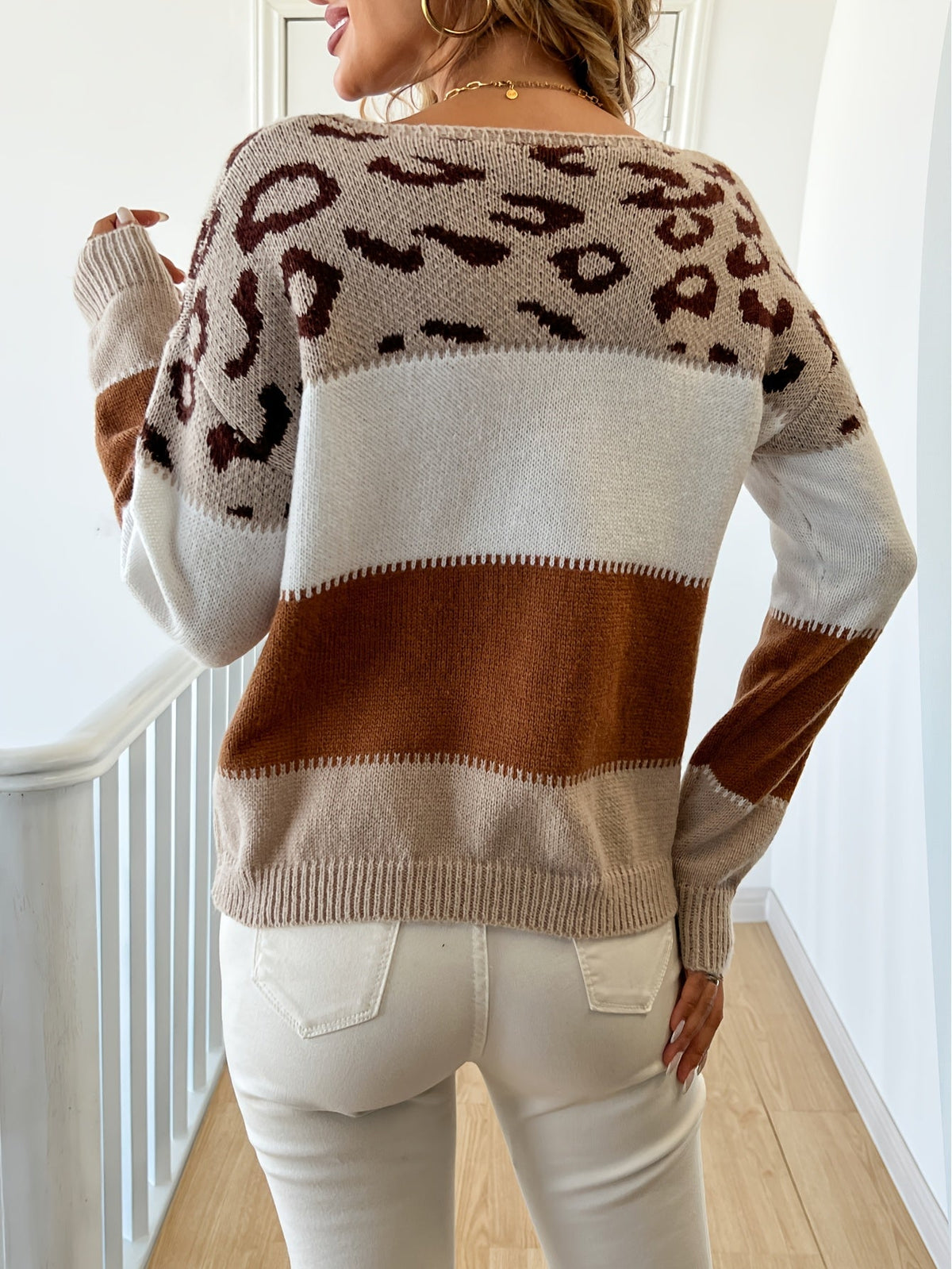 Halina | Pull léopard à blocs de couleur — Amielle Paris