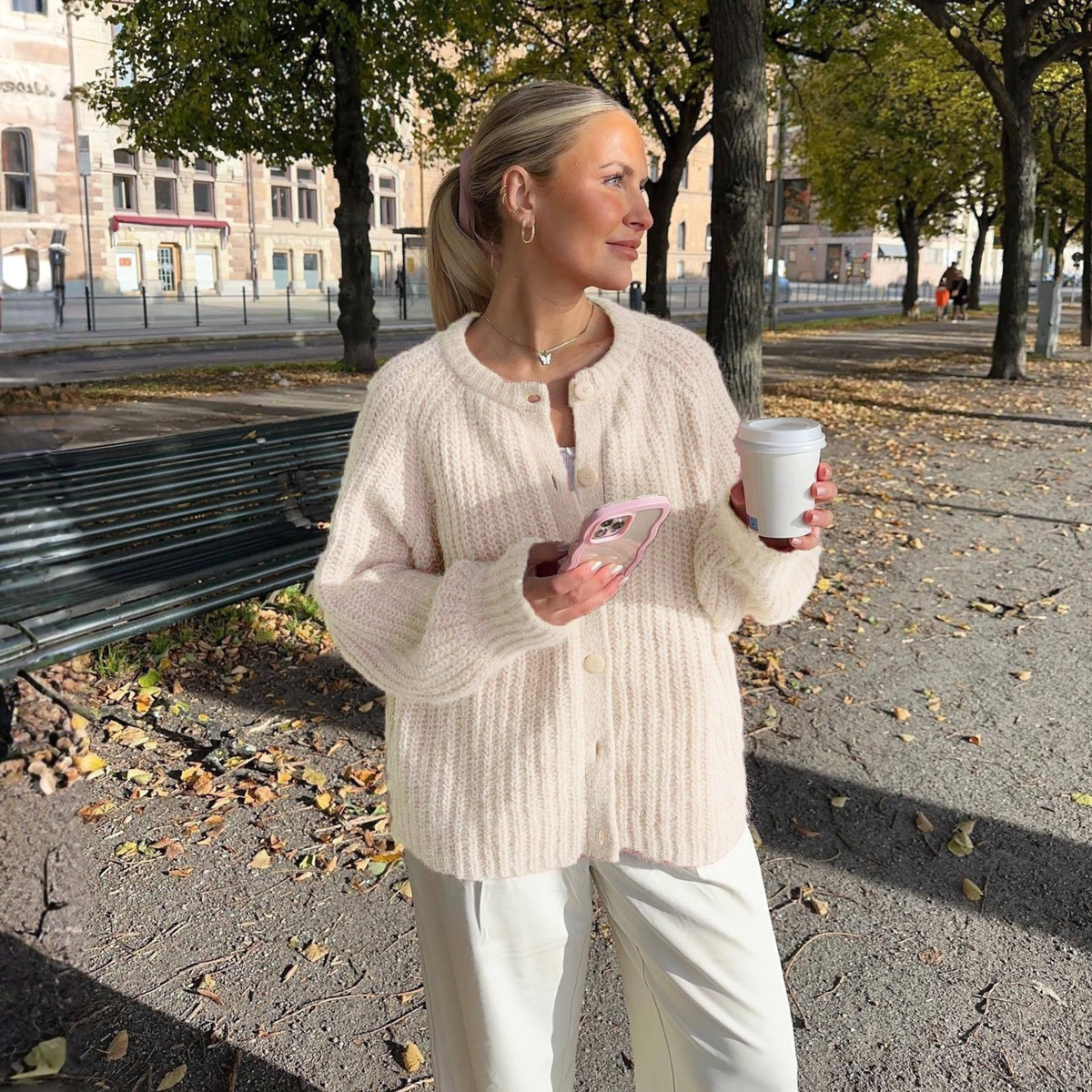 Gilet côtelé boutonné à col rond — Amielle Paris