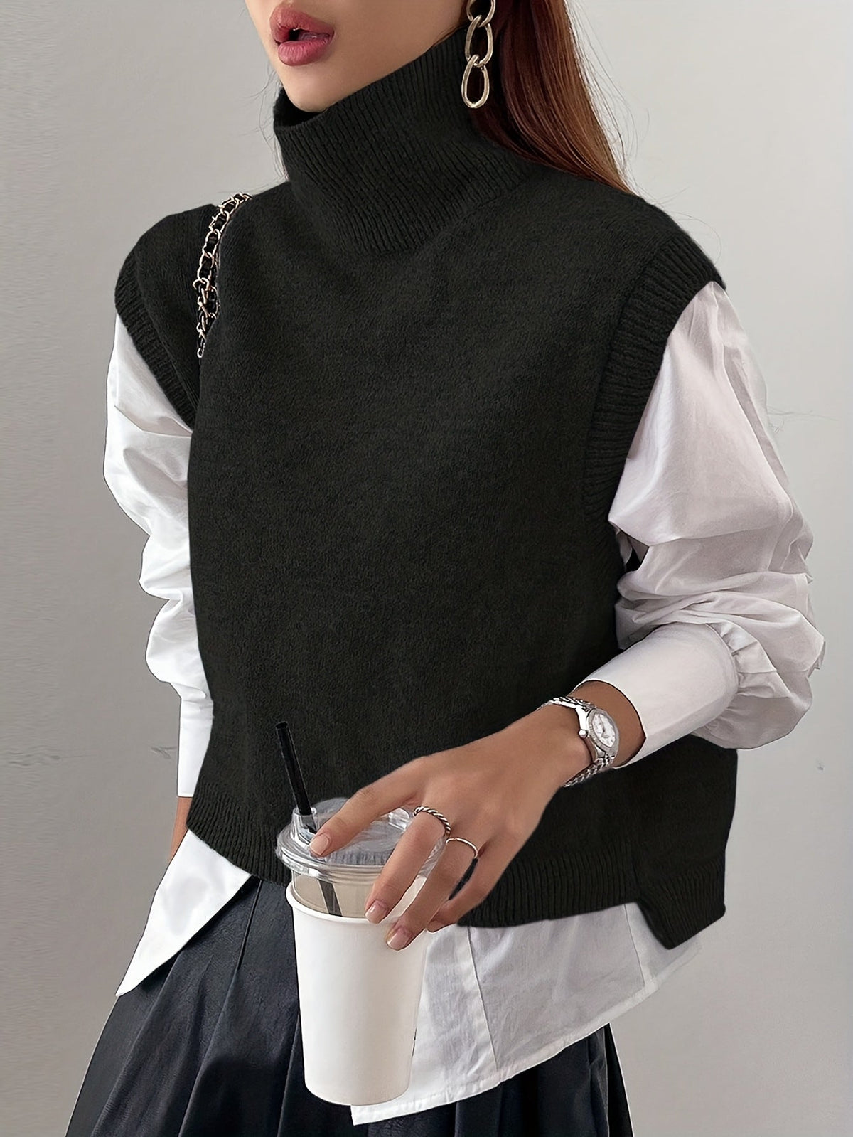 Pull sans manches à col roulé et fentes — Amielle Paris