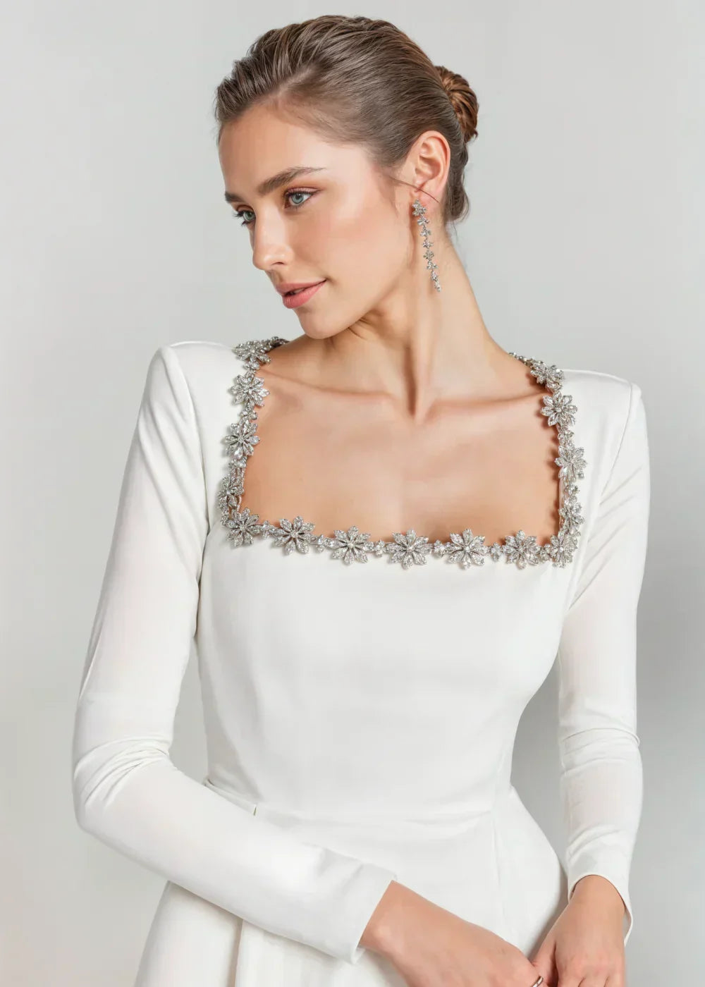 Margaux | Robe courte en velours à encolure bijou — Amielle Paris
