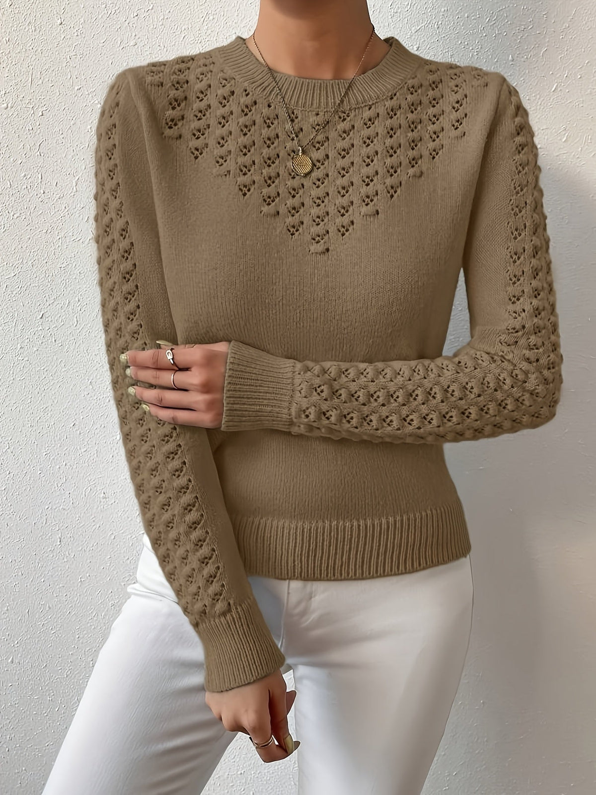 Pull ajouré à col rond et détails en dentelle — Amielle Paris