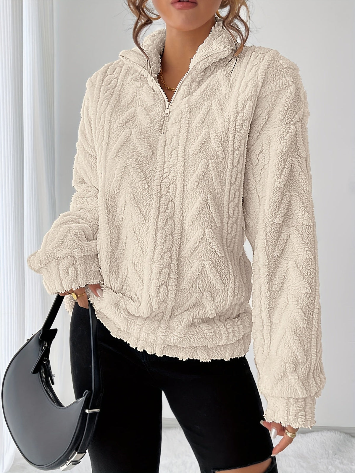 Pull à torsades et texture duveteuse — Amielle Paris