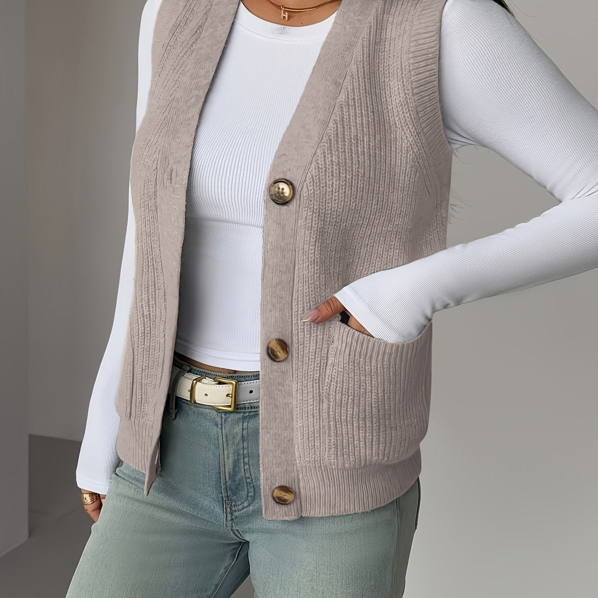 Naomi | Gilet sans manches en maille à col V — Amielle Paris