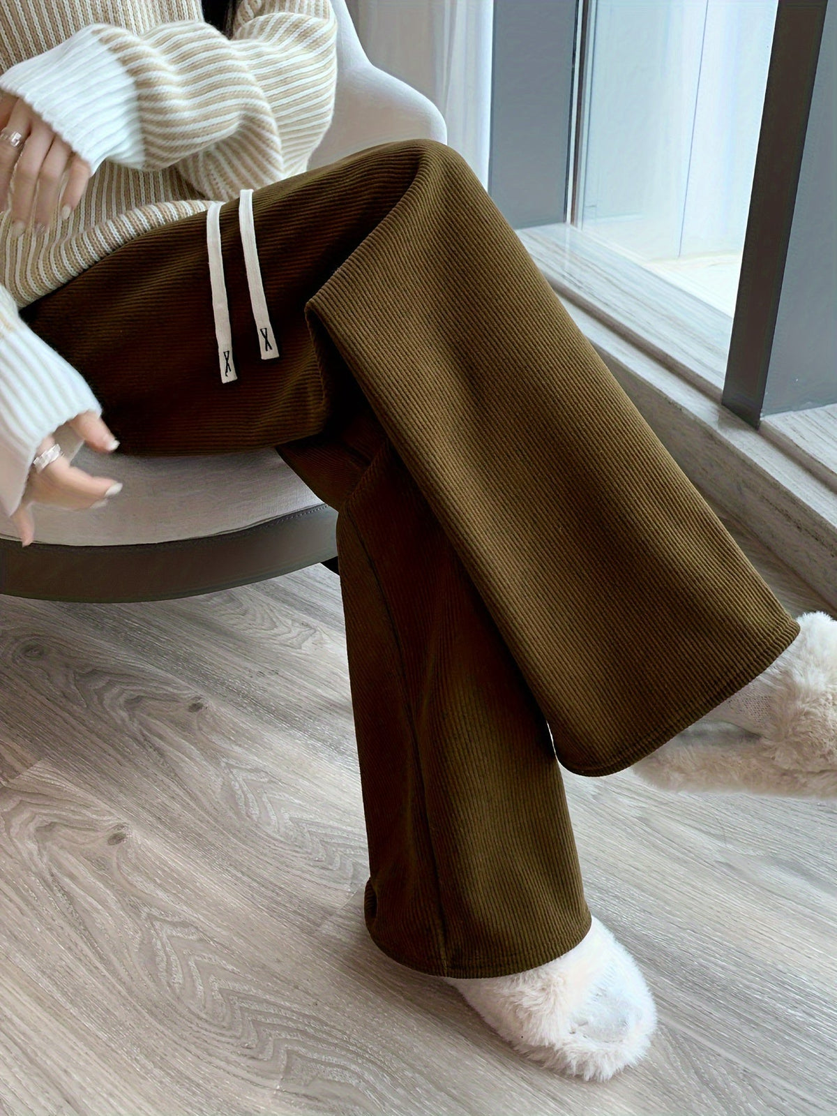 Pantalon large en velours à revers duveteux — Amielle Paris