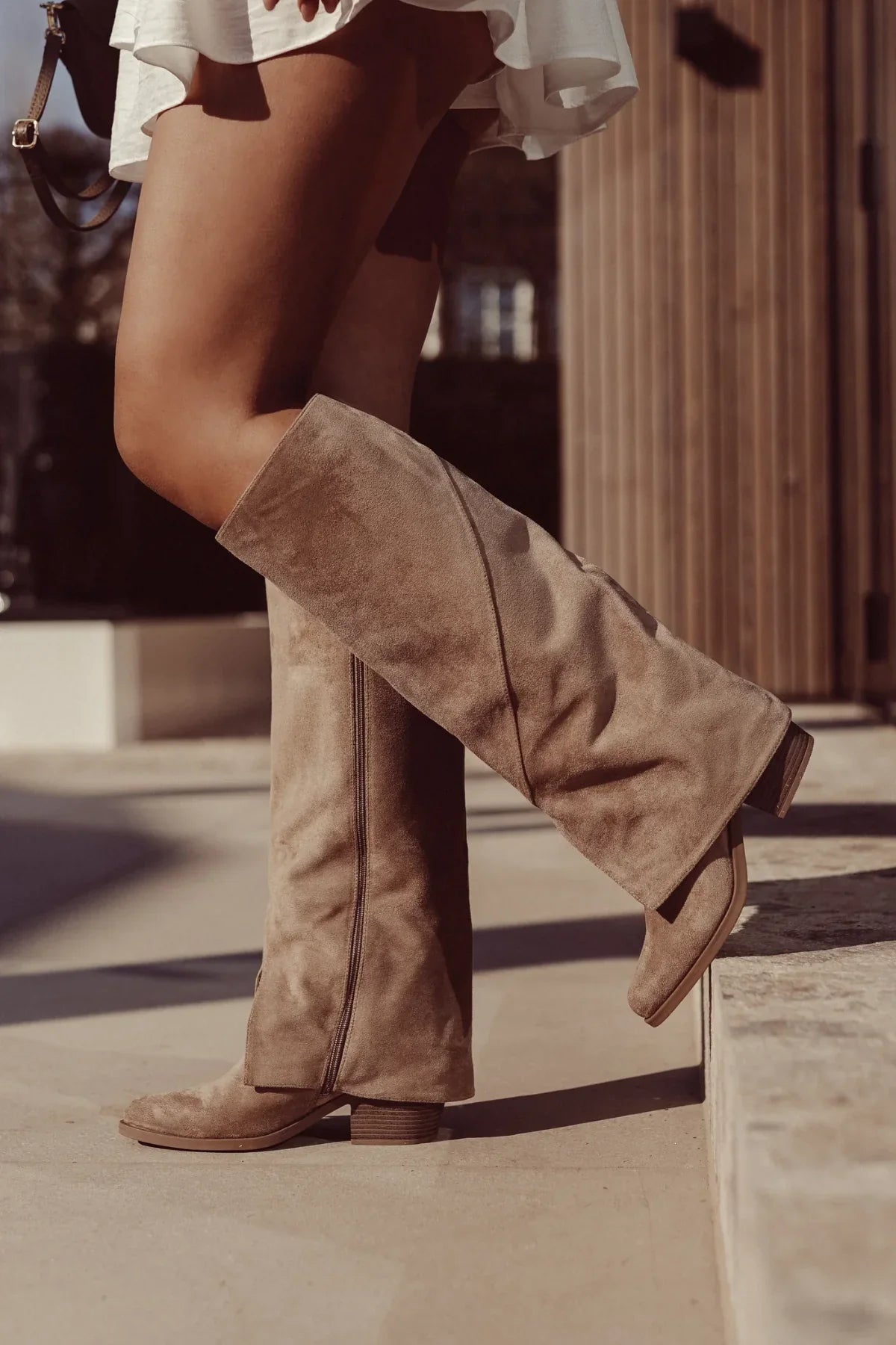 Bottes hautes à revers et talon bloc Olivia — Amielle Paris