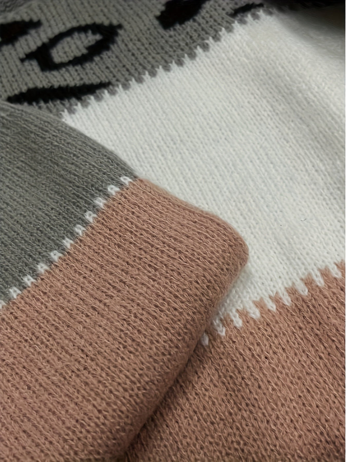 Halina | Pull léopard à blocs de couleur — Amielle Paris