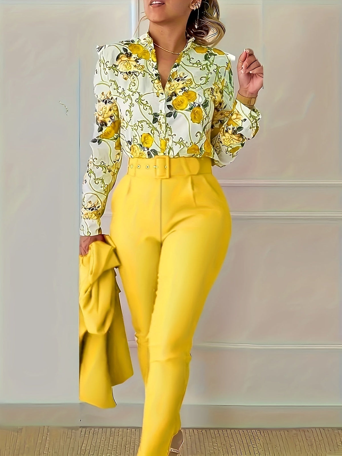 Ensemble blouse fleurie et pantalon habillé — Amielle Paris