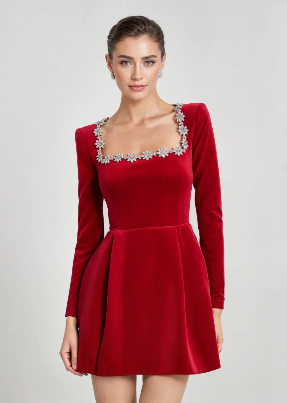 Margaux | Robe courte en velours à encolure bijou — Amielle Paris
