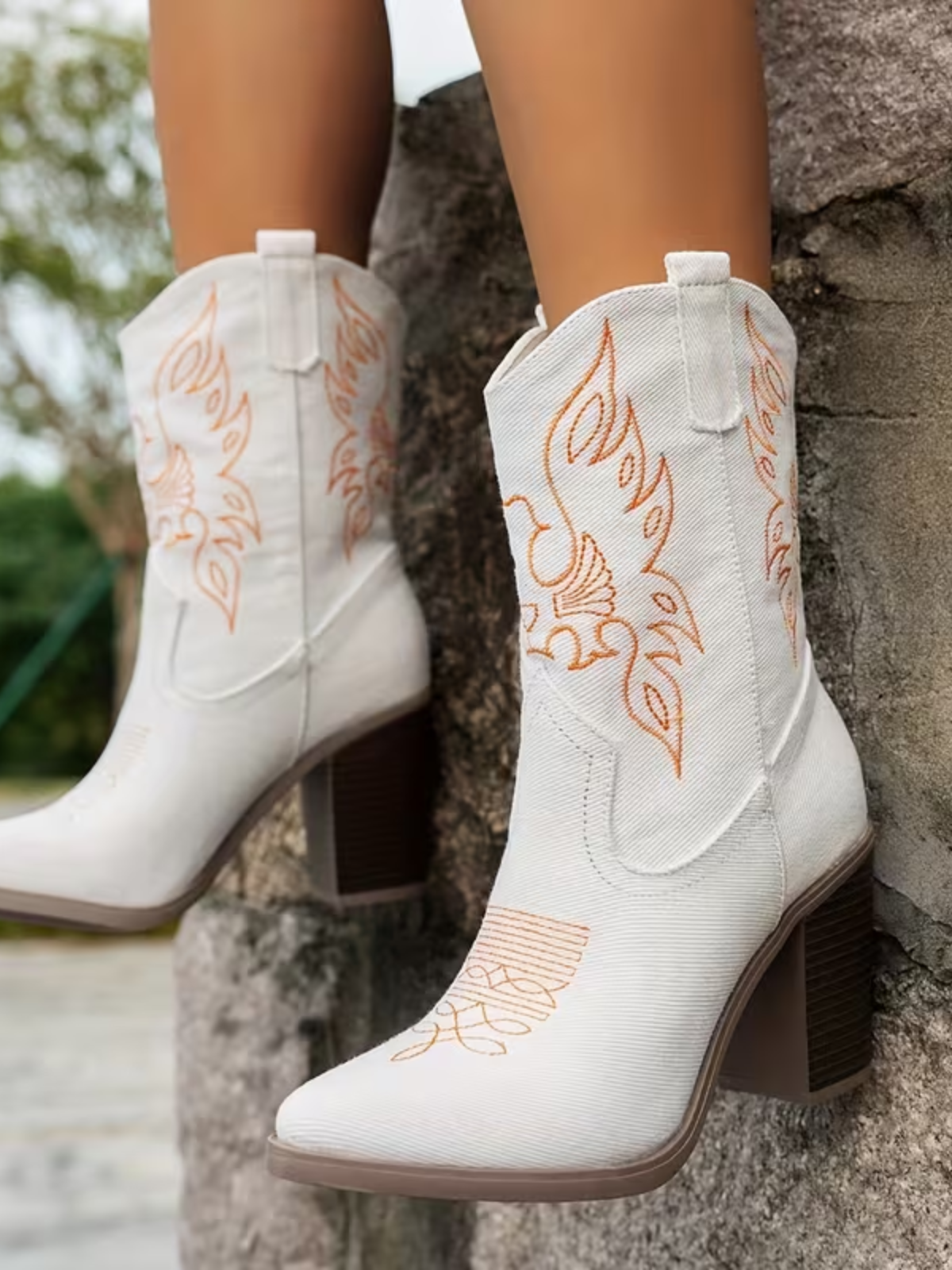 Bottines western en denim brodé Avessa — Amielle Paris