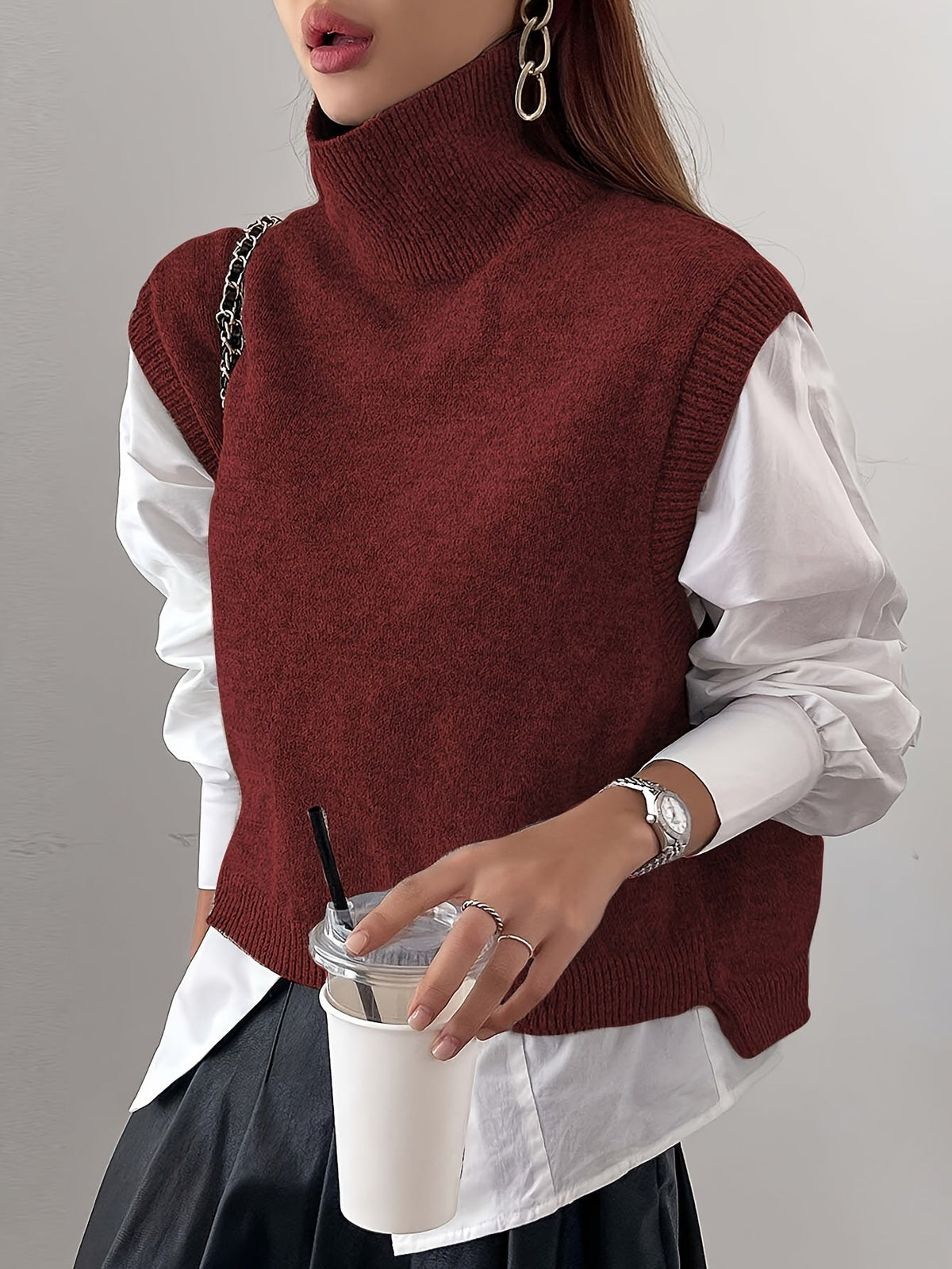 Pull sans manches à col roulé et fentes — Amielle Paris