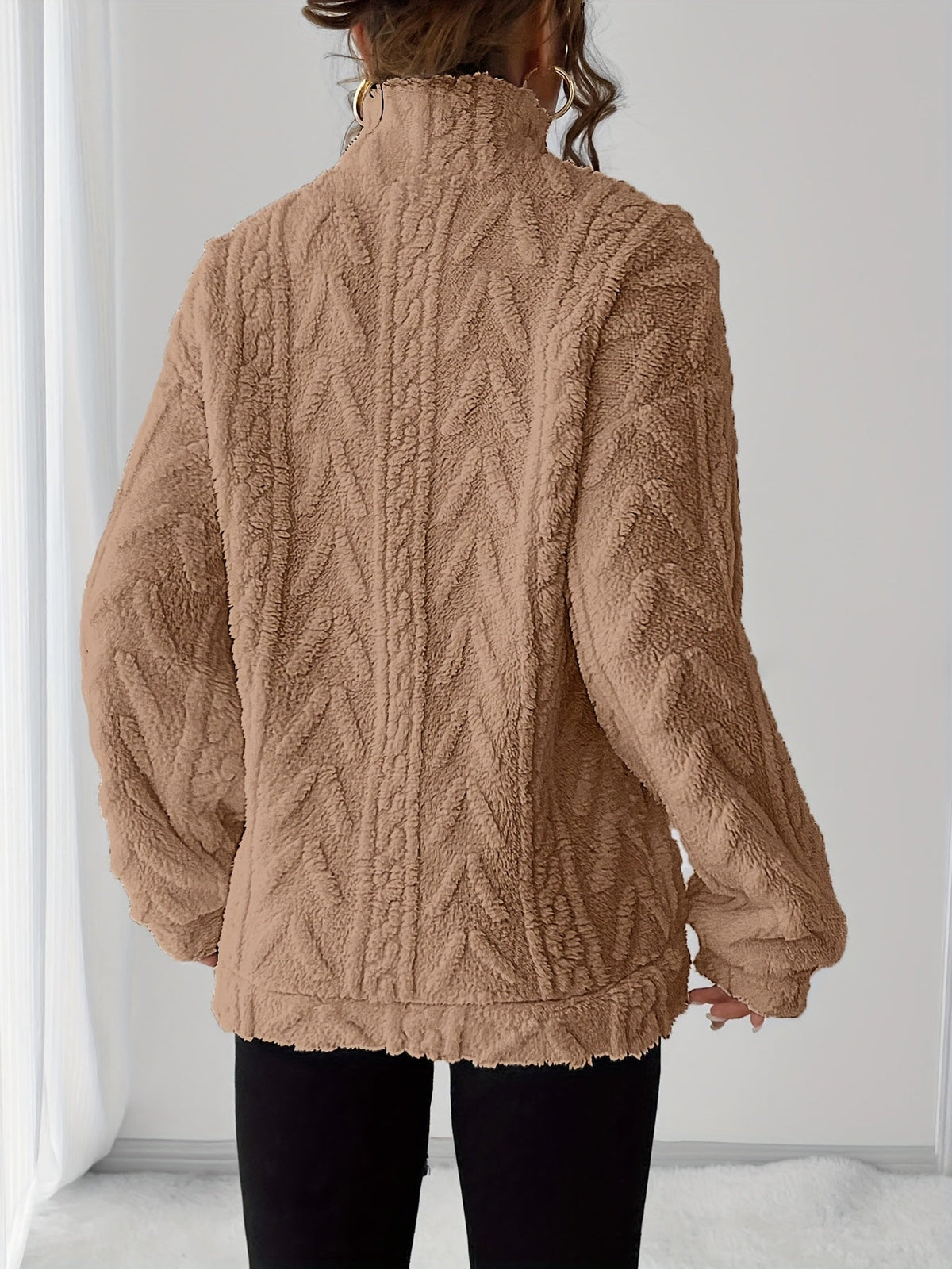 Pull à torsades et texture duveteuse — Amielle Paris