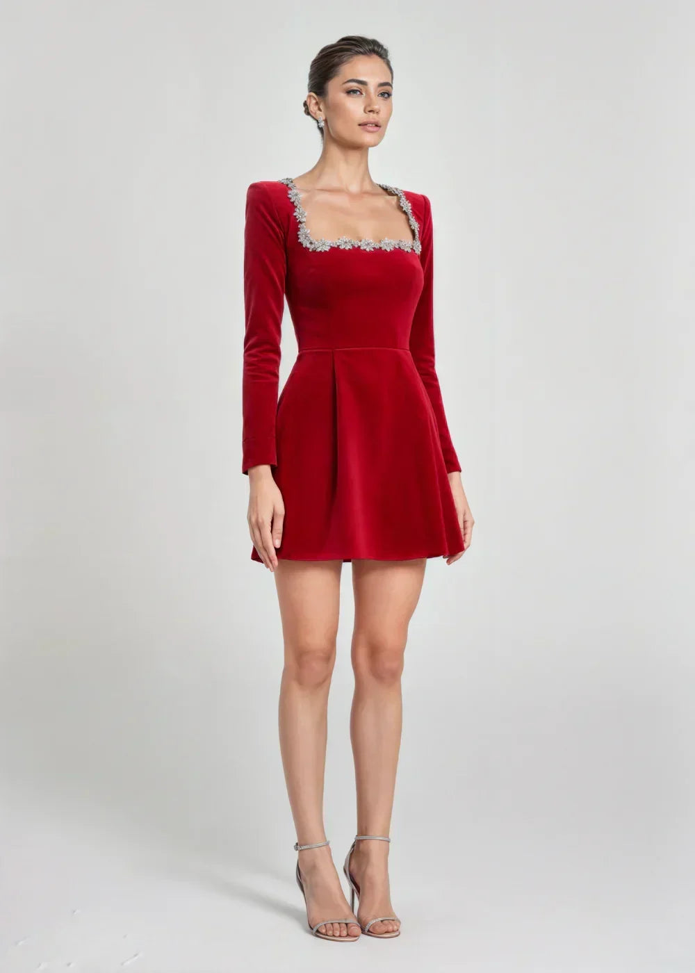 Margaux | Robe courte en velours à encolure bijou — Amielle Paris