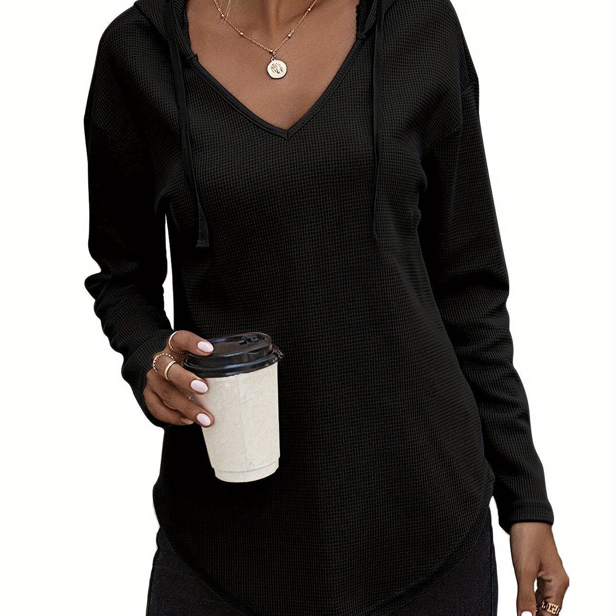 Pull gaufré à capuche et encolure en V — Amielle Paris
