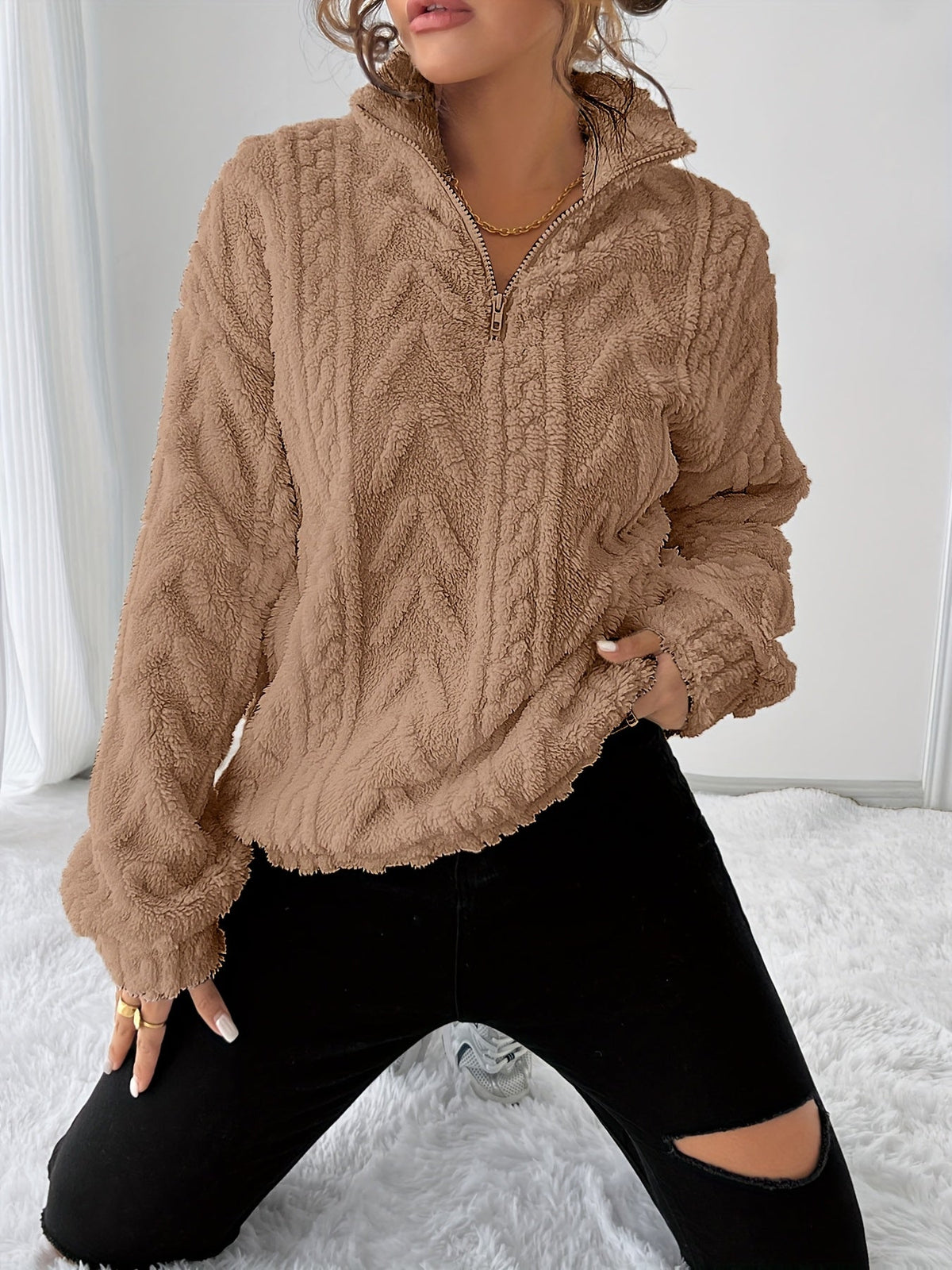 Pull à torsades et texture duveteuse — Amielle Paris