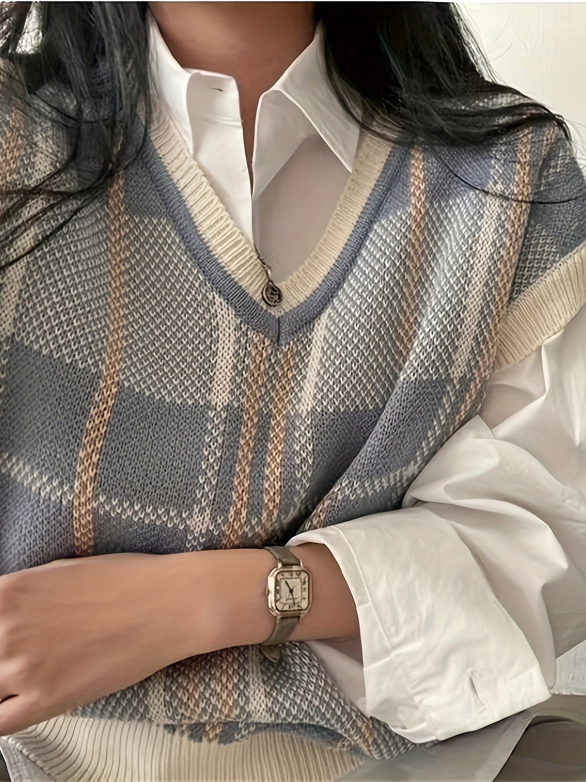 Pull sans manches à carreaux et col V — Amielle Paris