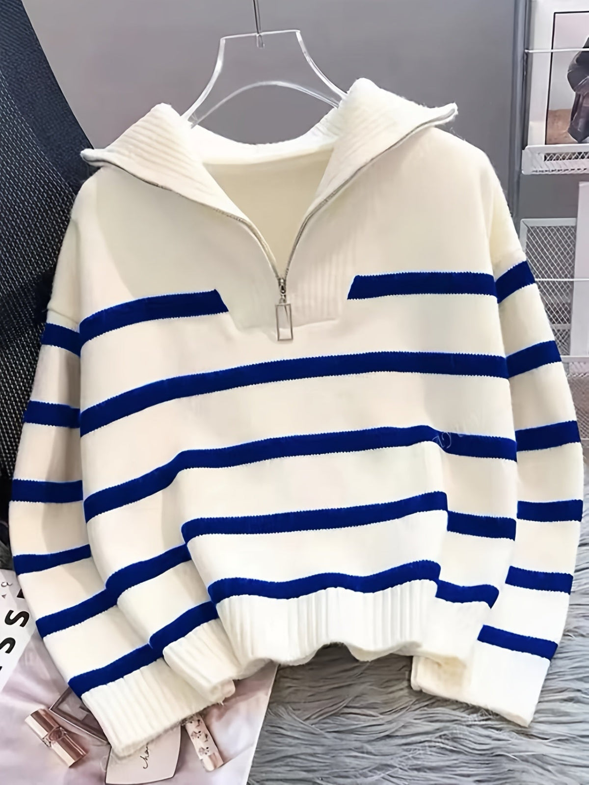 Perrine | Pull rayé à col partiellement zippé — Amielle Paris