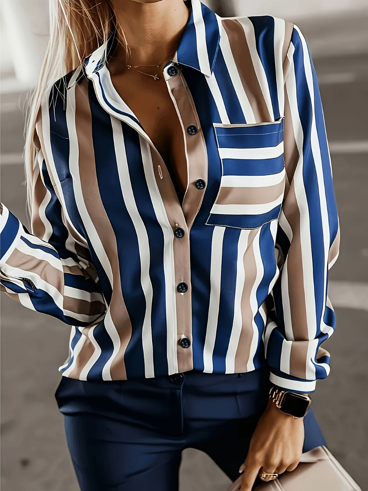 Chemise rayée boutonnée avec poche poitrine — Amielle Paris