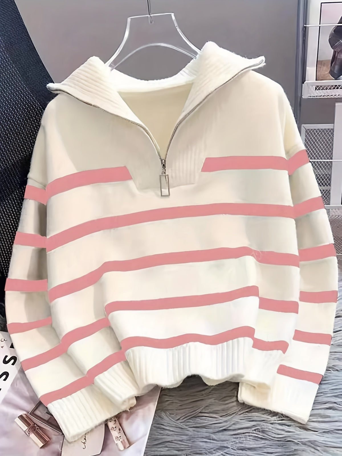 Perrine | Pull rayé à col partiellement zippé — Amielle Paris