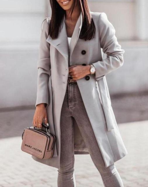 Manteau long à patte boutonnée et ceinture — Amielle Paris