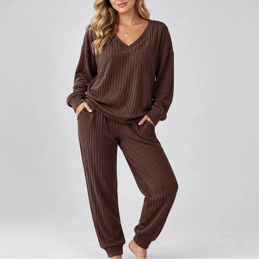 Ensemble côtelé à col V et pantalon souple — Amielle Paris