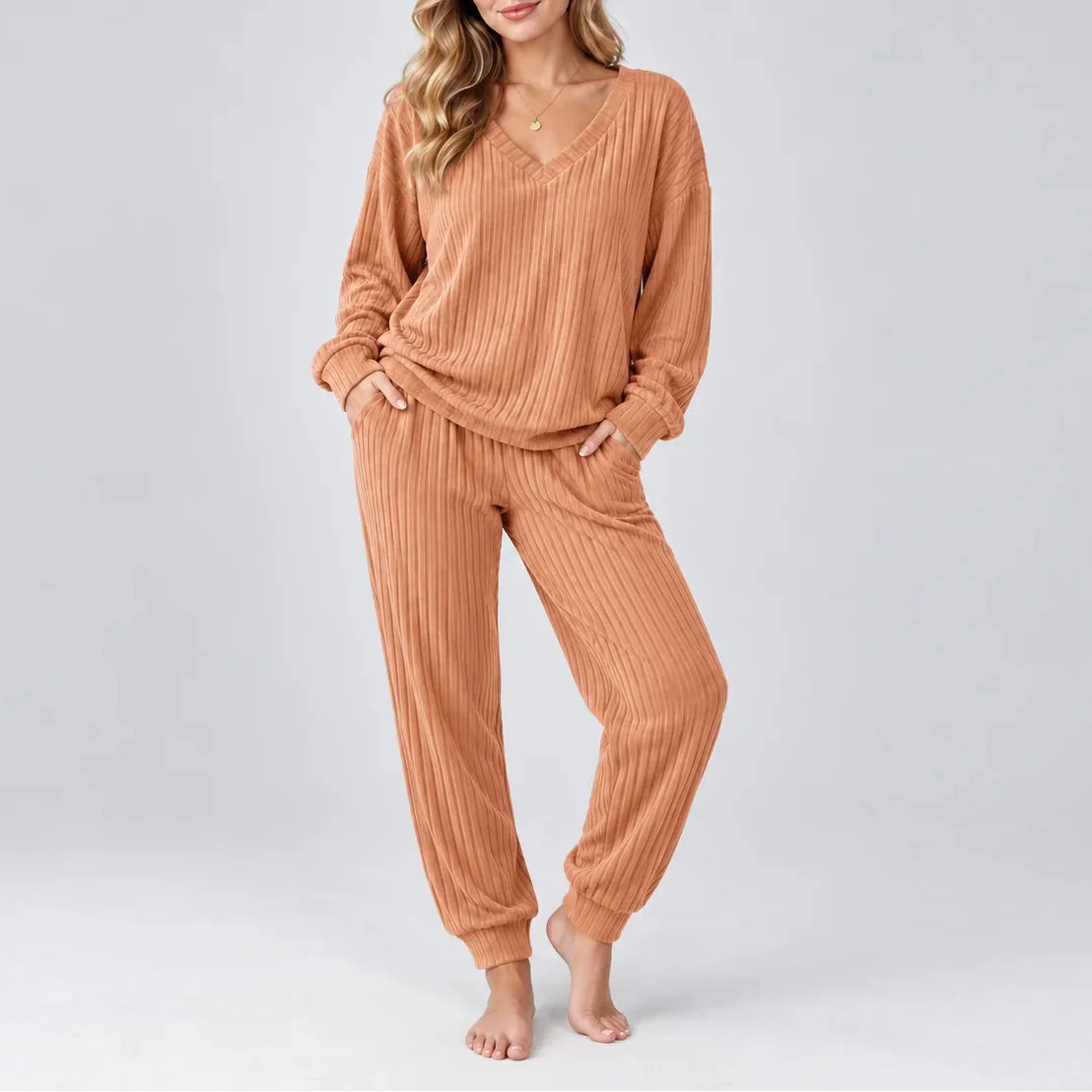 Ensemble côtelé à col V et pantalon souple — Amielle Paris