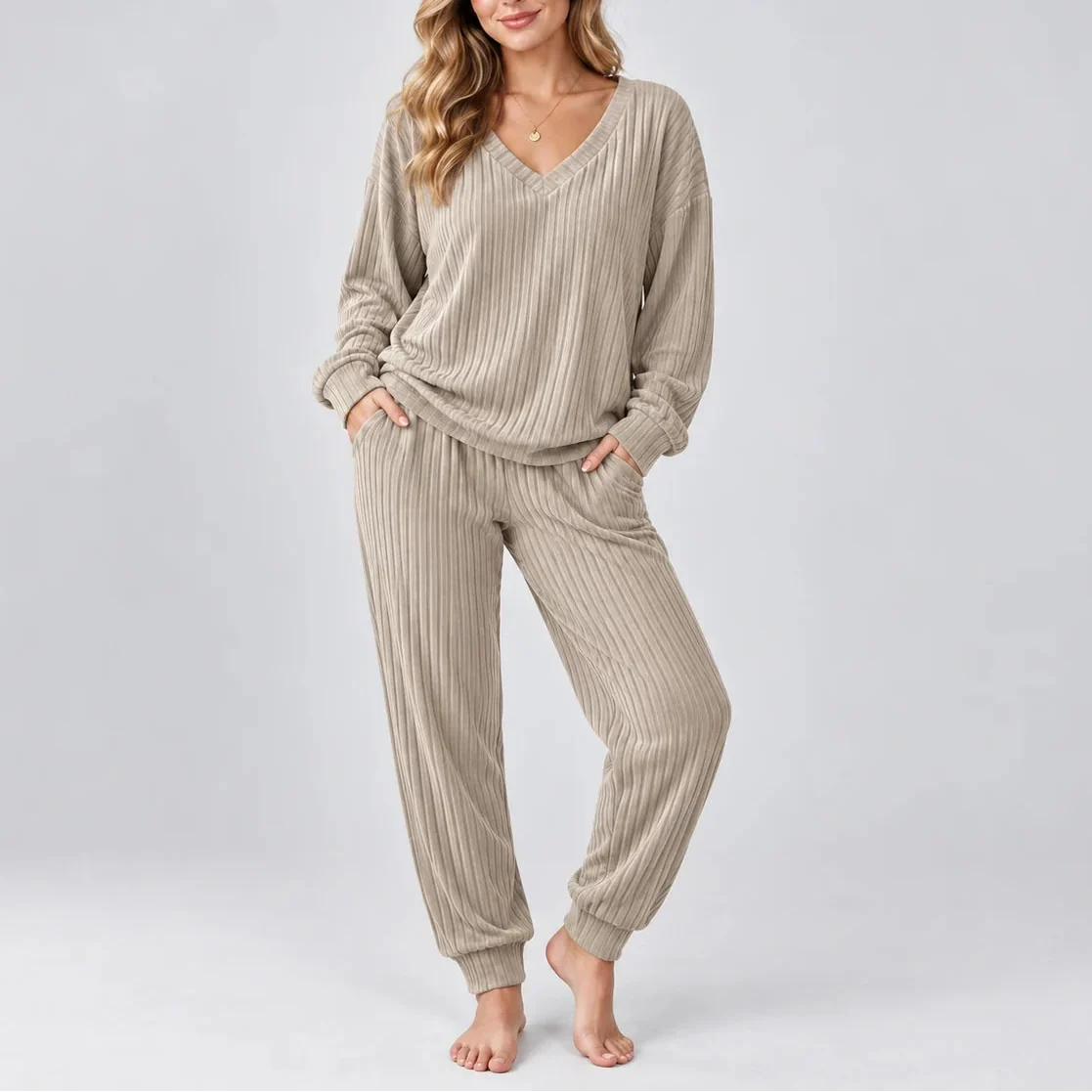 Ensemble côtelé à col V et pantalon souple — Amielle Paris