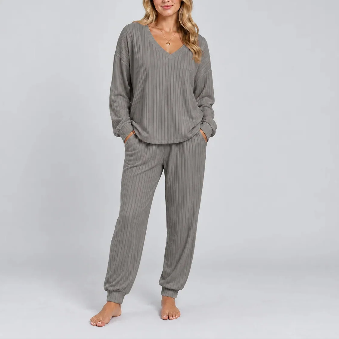 Ensemble côtelé à col V et pantalon souple — Amielle Paris