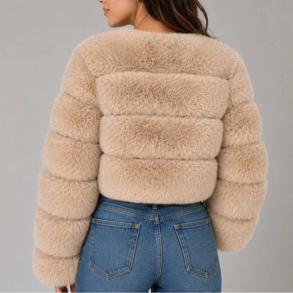 Veste courte effet fourrure à col rond — Amielle Paris