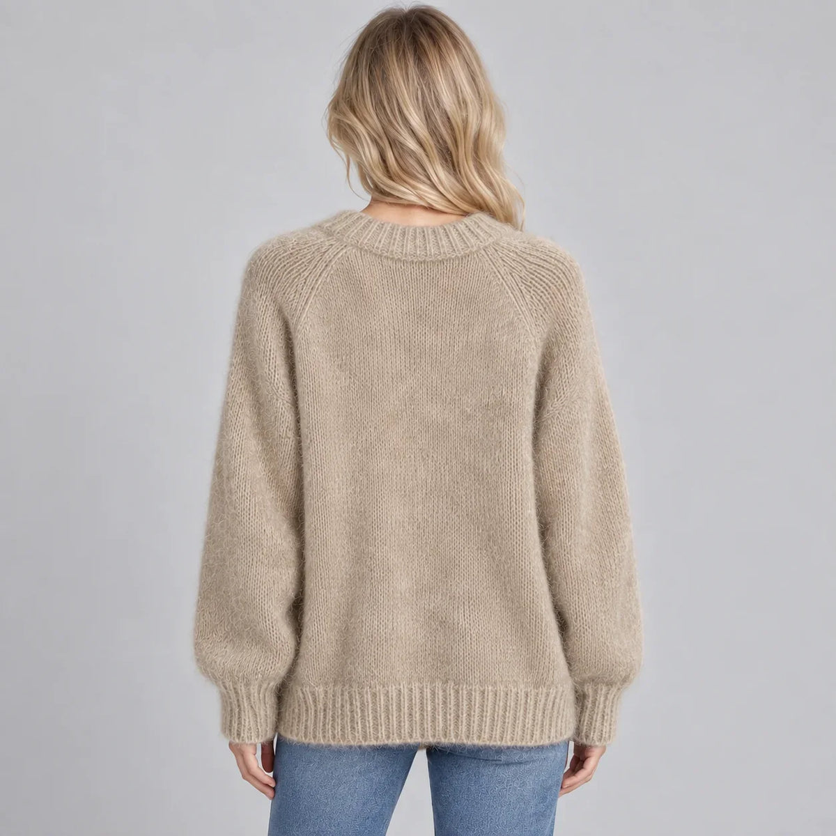 Pull duveteux à col rond et manches raglan — Amielle Paris