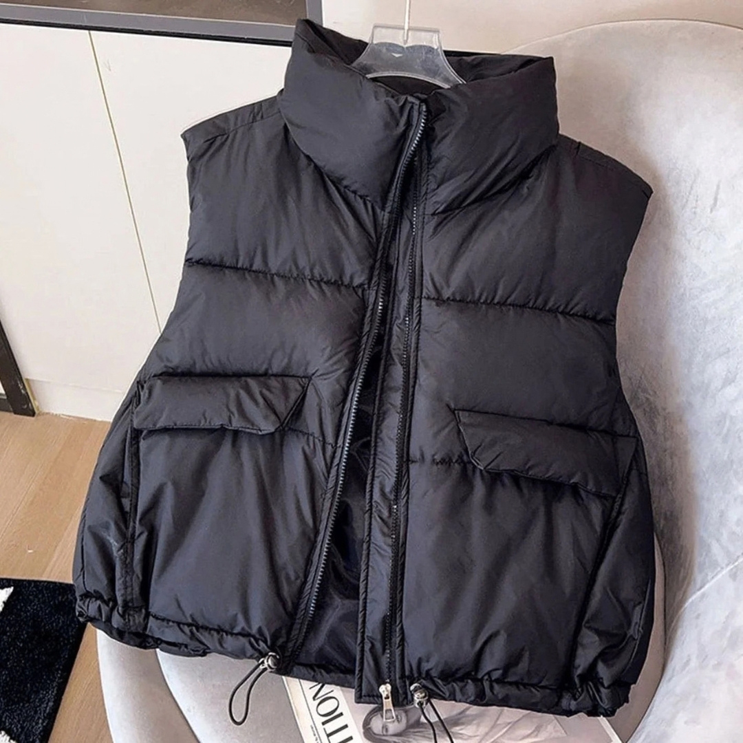 Bianca — Gilet matelassé à col montant et poches — Amielle Paris
